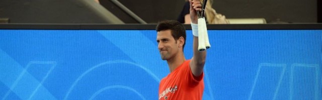 Đoković se povukao, pa vratio i udruženim snagama sa Krajinovićem pobedio Sinera (VIDEO)