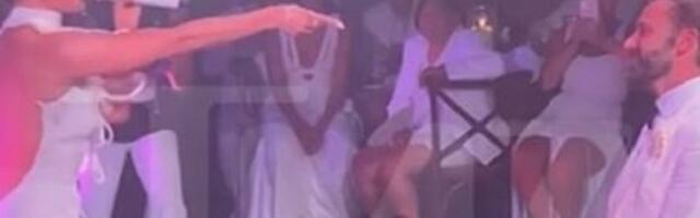Pesma za Bena: Dženifer iznenadila na venčanju (VIDEO)