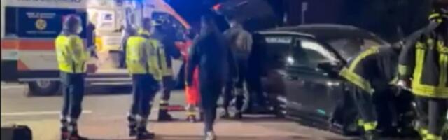 Baloteli smrskao Audi: Zakucao se u ogradu (VIDEO)