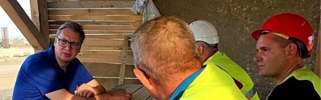 PREDSEDNIK VUČIĆ OBIŠAO RADNIKE NA EXPO GRADILIŠTU! Odneo mi jabuke i sendviče i družio se sa njima! (FOTO)