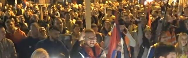 Studenti koji pešače iz Čačka uz vatromet dočekani u Kosjeriću
