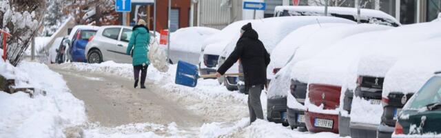 Vlada Srbije: Združenim snagama, pa i žandarmerijom, naloženo da se pomogne ljudima u nevremenu