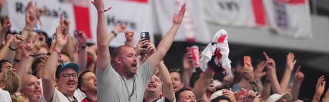 Navijačima Engleske preti izbacivanje sa stadiona jer vređaju Trampa: "On je debeo, ima hemoroide..."
