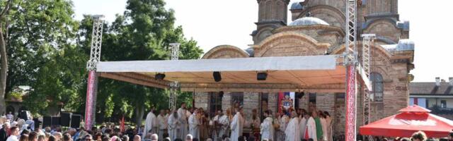 ŠTA VIDOVDAN ZNAČI ZA SRBE SA KOSMETA: Odjekuju moćne poruke iz Gračanice, srpski narod nikada neće dozvoliti da mu sramnim lažima prekroje istoriju (VIDEO)