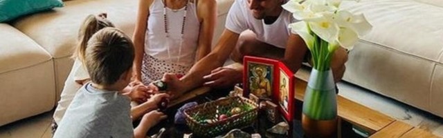 PRAZNIČNA ATMOSFERA U DOMU ĐOKOVIĆA: Novak sa porodicom obeležio Uskrs (FOTO)