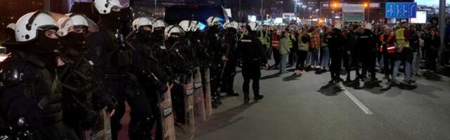 Politička moć zloupotrebljava policijsku značku i uniformu