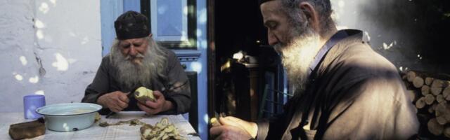 Šta jedu svetogorski monasi za vreme božićnog posta? Obeduju samo 2 puta dnevno, a ove stvari su obavezne