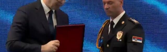 SVEČANOST U BATAJNICI POVODOM DANA SAJ-a: Prisustvuje predsednik Vučić, izvedena pokazna vežba! Sećanje na 16 heroja palih na dužnosti