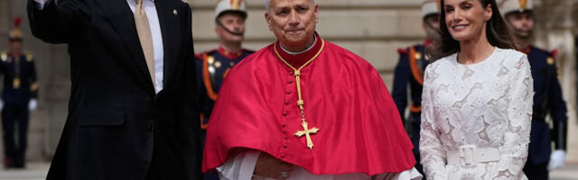 (FOTO GALERIJA) PAPA LAV XIV U POSETI ŠPANIJI: Sastao se sa kraljem i kraljicom! Dočekan je uz najviše državne počasti! (VIDEO)
