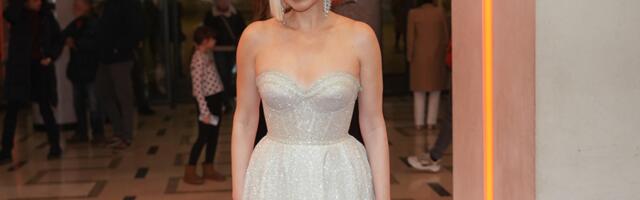 MARIJA VELJKOVIĆ U HALJINI IDEALNOJ ZA TROPSKE VRUĆINE: Jedino u njoj može da izdrži 12 sati snimanja! (FOTO)