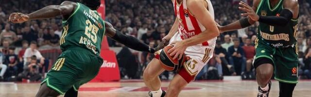 Dobrić namestio ruku: Pogodak sa pola terena uz zvuk sirene (VIDEO)