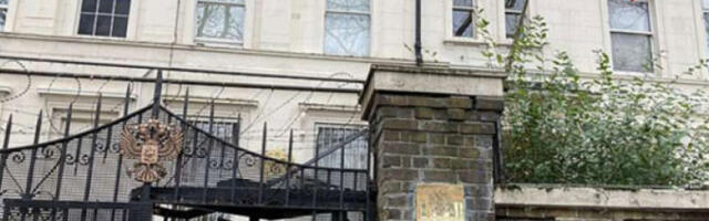 Руска амбасада: Лондон покушава да саботира преговоре о Украјини