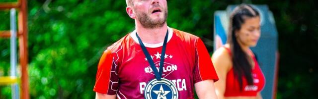 "Svaka druga reč mu Sanja, idi u pi*ku materinu": Plavi se podsmevaju Radojici zbog ovoga (VIDEO)