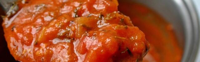 VIDEO Ako ne želite da koristite šećer: U paradajz sos dodajte ovaj sastojak da bi umak bio manje kiseo