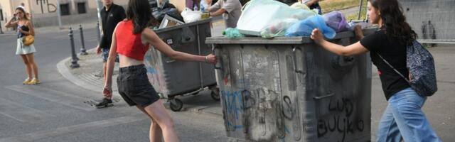 Propala kontejner revolucija ponovo jaše: Slike sramote i bahatosti na ulicama Zemuna