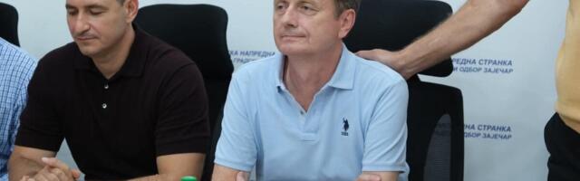 "NAMA JE NAŠ NAROD SVE, NE STIŽU NAM NAREĐENJA IZ INOSTRANSTVA" Glišić sa mladima iz Zaječara: Kada smo složni niko ne može da dobije našu otadžbinu na tacni