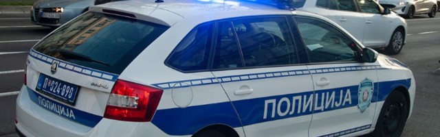 Pištoljem prebio radnika u prodavnici i odneo pare