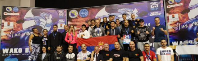 CELA HALA STALA NAKON SKANDIRANJA "SRBIJA"! Kik bokseri B-Gym tima osvojili 13 medalja na Balkan openu! (VIDEO)