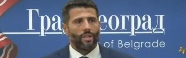 "OSTAVKA" Šapić izašao da govori, opozicija podigla transparente (FOTO)