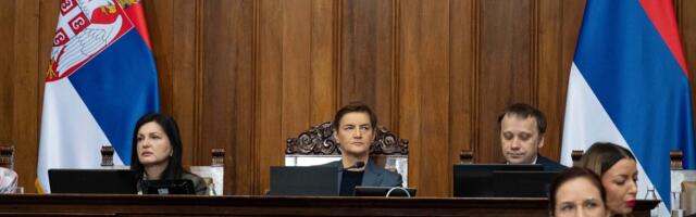 Skupština Srbije: Opozicija o napadima kod Skupštine i novcu u budžetu za prosvetu