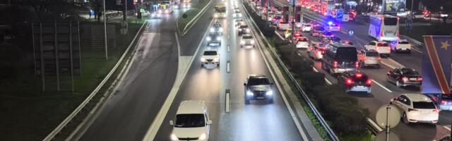 VOZAČI, OPREZ ZBOG POLEDICE I MAGLE! Putevi Srbije: Svi putni pravci su prohodni i nema snega! Evo na kojim tačkama je potreban povećan oprez tokom noći