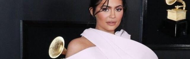 Kajli Džener "izbacila" novu jaknu: Mreže gore - devojke odlepile za ovim komadom (FOTO)