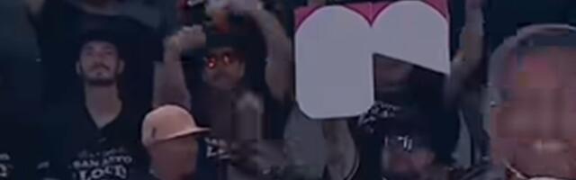 Navijači provocirali momka koji nosi Srbiju u srcu: Transparentom ga podsetili na veliku nezgodu