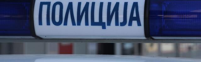 Automobilom udarila maloletnika na trotoaru pa pobegla