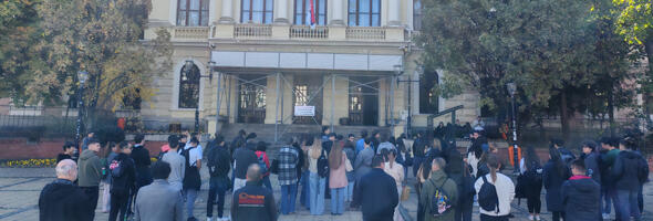 NEDELJA TIŠINE: Na Đačkom trgu odata pošta žrtvama novosadske tragedije