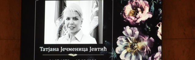 PLAČE SRBIJA, PLAČE NOVI SAD: Komemoracija tragično stradaloj Tatjani Ječmenici!