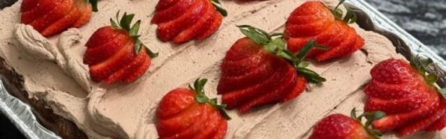 Trileće sa jagodma za koji svi traže recept: Osvažavajući i sočan kolač savršen za tople dane