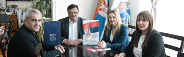 Земун: уручена 82 пакета хране за најугроженије породице