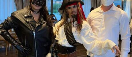 NAPRAVILA MASKENBAL OD ROĐENDANA: Barbara Bobak slavila rođendan kao Džek Sperou, svi gledali u piratski kostim, a ona joj došla kao vatrogasac (FOTO)