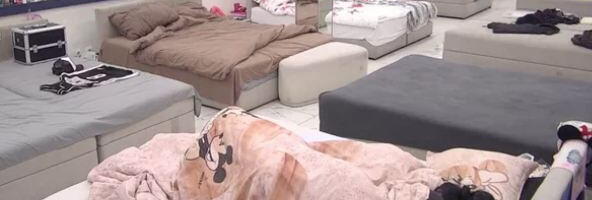 JUTARNJI SPEKTAKL MAJE I ASMINA  Vrela akcija u cik zore, zaboravili na sukobe, pa se prepustili strastima kao da kamere ne postoje (FOTO/VIDEO)