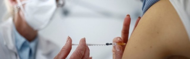 Korona virus: Stručnjaci traže još strože mere u Srbiji, u Engleskoj đaci u klupama prvi put od januara