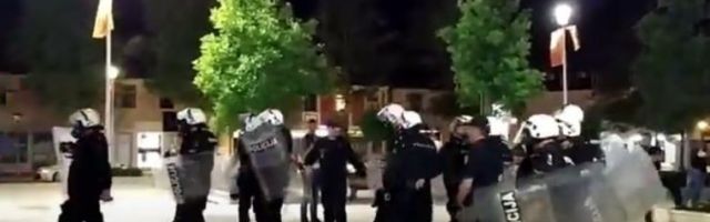 (VIDEO) RAT GRAĐANA I POLICIJE PRESELIO SE I U BIJELO POLJE I U NIKŠIĆ! Bunt protiv represije Mila Đukanovića i otimačine vlasti u Budvi širi se Crnom Gorom!