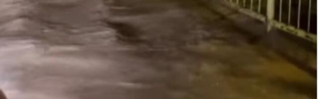 Haotične scene nevremena u BG: Reke vode na ulicama, ljude izvlačili iz vozila (FOTO, VIDEO)