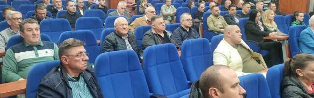 Na „Otvorenom danu“ privrednici Leskovca zadovoljni lokalnom samoupravom, jedan nije mogao da govori od treme