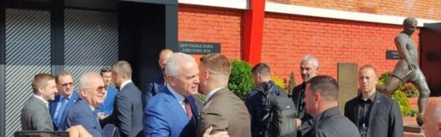 TERZIĆ I MIJATOVIĆ SE PONOVO GRLILI: Topao doček delegacije Partizana na Marakani (VIDEO+FOTO)