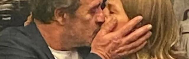 SVI ZANEMELI! Glumac STRASNO LJUBIO ŽENU nakon uručenja nagrade, INTIMNI trenutak zabeležili prisutni (FOTO)
