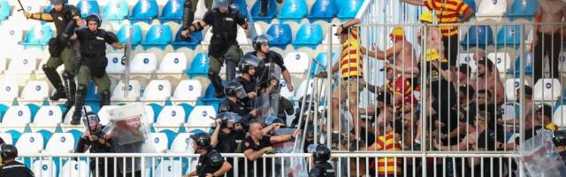 Jagelonija povela, ali je meč prekinut! Poljaci u sukobu sa policijom (VIDEO)