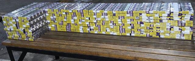 FOTO: Sve moguće šupljine automobila napunio cigaretama - pokušao da ih prošvercuje preko Srpske Crnje