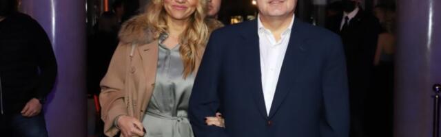 PLESALA U GRUPI "ĐOGANI FANTASTIKO", PORODICA JOJ NA PRVOM MESTU! Ovo je supruga Ivice Dačića - UZ NJEGA VEĆ 33 GODINE!