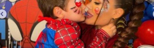 Ona u kožnom odelu sa paucima, a on Spajdermen: Ana Korać proslavila sinu rođendan (FOTO)