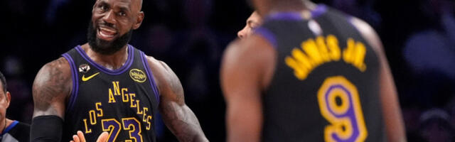 LEBRON POBESNEO NA SINA! Neprijatna scena s NBA parketa - Broni nije znao šta ga je snašlo! (VIDEO)