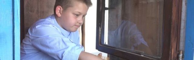 DESETOGODIŠNJI GENIJE SAM SAGRADIO KUĆU! Najmlađi majstor u Srbiji napravio i nameštaj, pa sproveo struju!