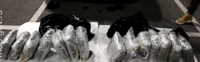 ZAPLENJENO OKO 15 KILOGRAMA MARIHUANE I UHAPŠENE ČETIRI OSOBE! Akcija pripadnika beogradske policije  (VIDEO)