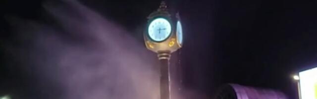 Sat na Trgu republike ponovo radi: Pokvario ga mlaz vode Gradske čistoće