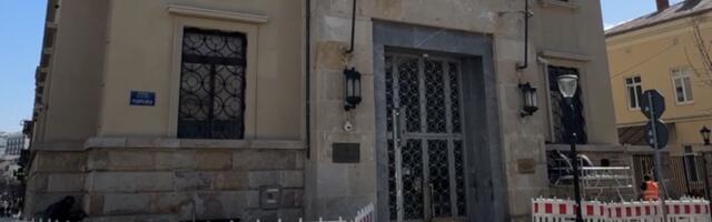 Zaštitna ograda ponovo oko poslovnog objekta NBS: Evo šta se zapravo radi na zgradi