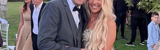 BIVŠA MIS SRBIJE I POKOJNI RUTOVIĆ U ZAGRLJAJU! Vidi se da su bili baš bliski - drugo lice kontroverznog biznismena